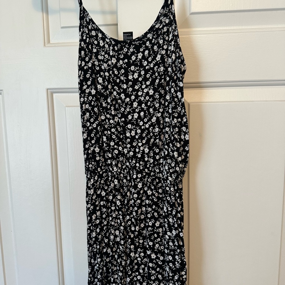 Black & White Floral Spaghetti-Strap short Dress